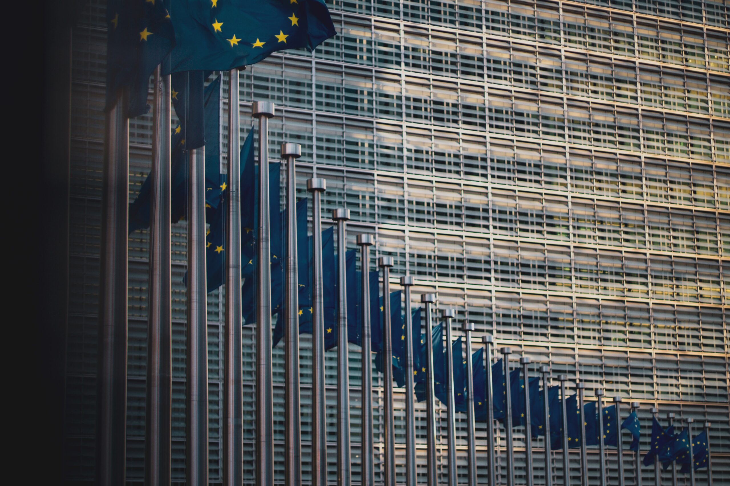 DSA – I nuovi poteri di vigilanza della Commissione Europea sulle piattaforme e motori di ricerca di grandi dimensioni